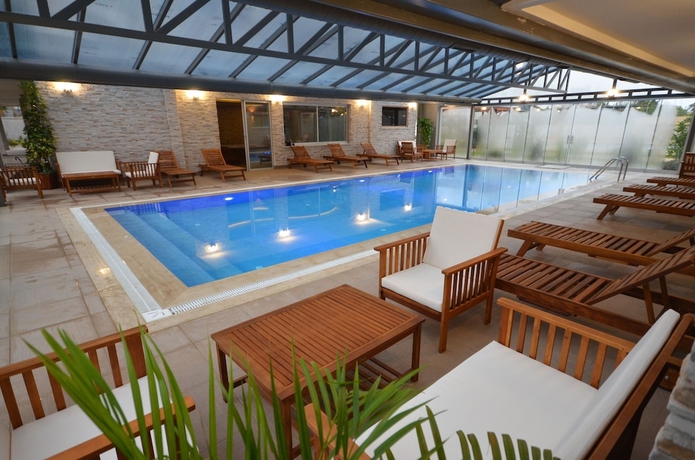 Imagen de la piscina del moda marine residence kestel. Foto 16