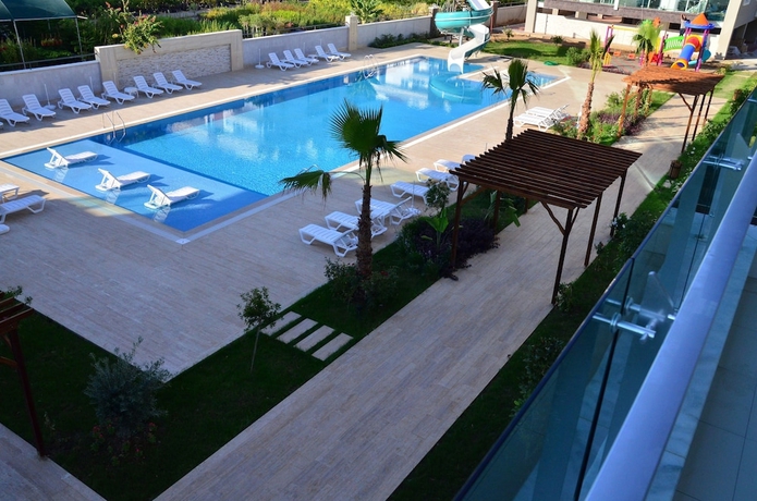 Imagen de la piscina del moda marine residence kestel. Foto 18