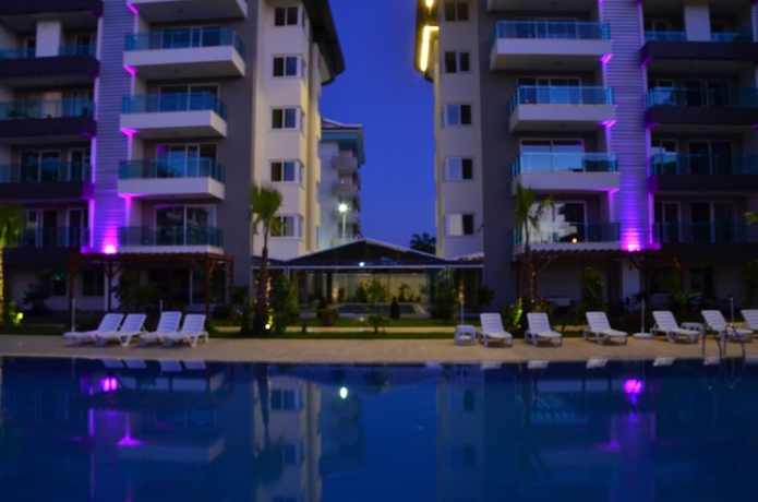 Imagen de la piscina del moda marine residence kestel. Foto 19
