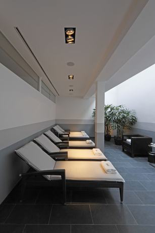 Imagen de la piscina del niXe binz designhotel. Foto 17