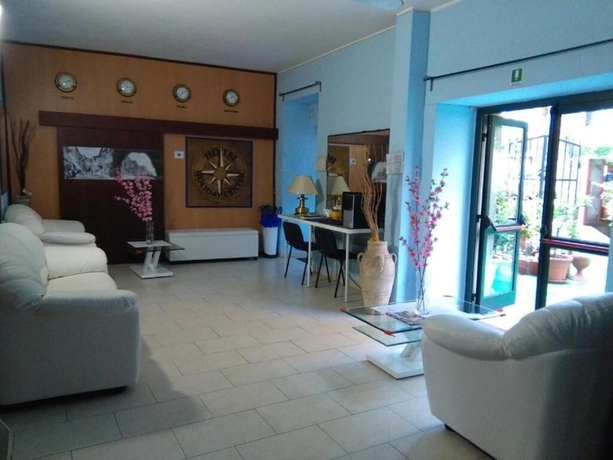 Imagen de la habitación del piccolo hotel holiday center. Foto 7