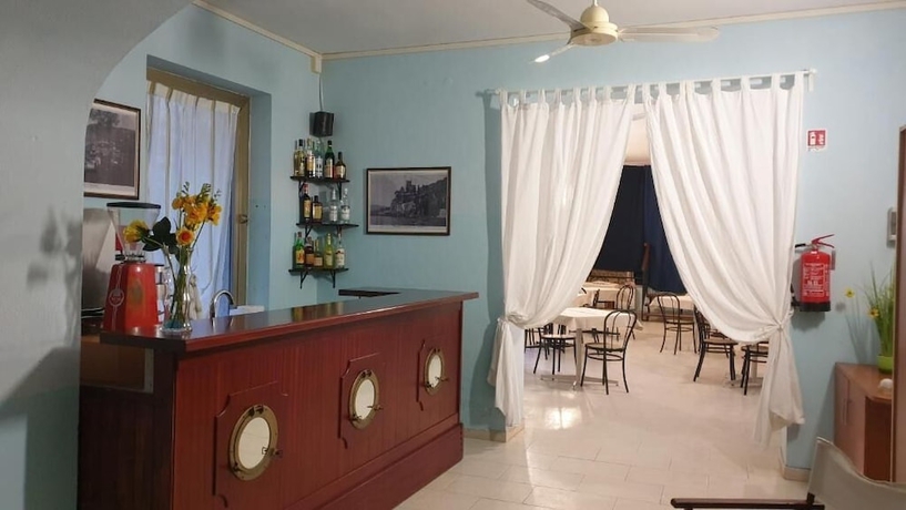 Imagen del bar/restaurante del piccolo hotel holiday center. Foto 6