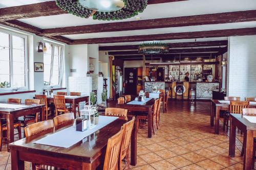 Imagen del bar/restaurante del przystań łeba resort&restaurant. Foto 2