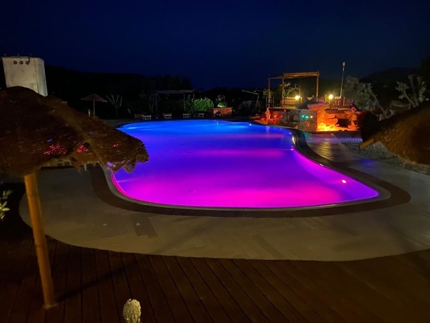 Imagen de la piscina del residence dolores castle. Foto 15