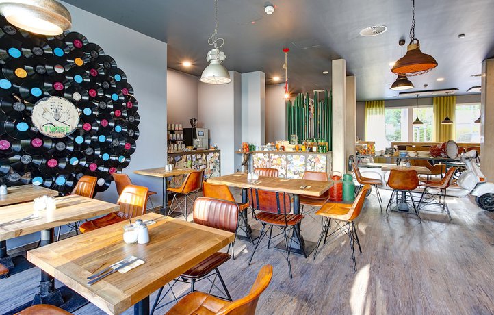 Imagen del bar/restaurante del tinyTwice Hotel Wiesbaden. Foto 5