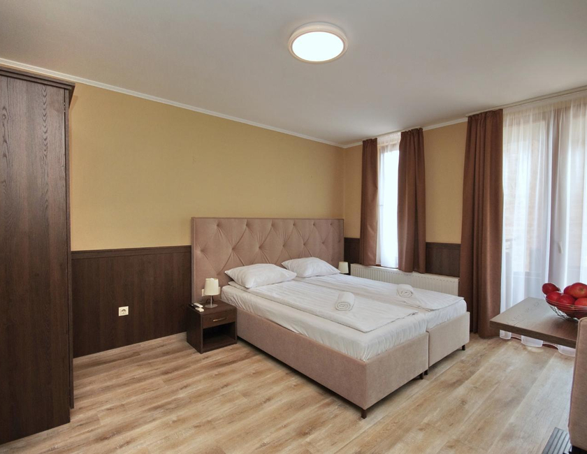 Imagen general del v&aacute;rf&uuml;rdő panzi&oacute; gyula. Foto 15