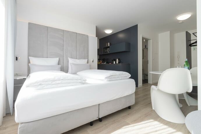 Imagen de la habitación del zzzpace Smart-Hotel Bielefeld. Foto 18