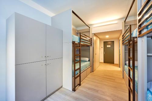 Imagen de la habitación del Albergue Abat Oliba. Foto 14