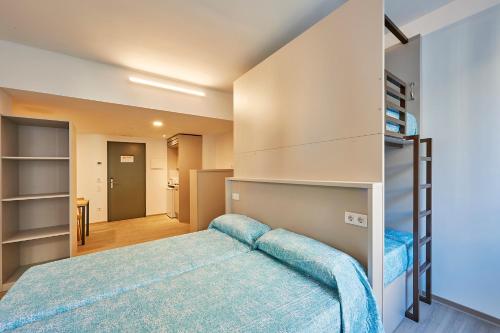 Imagen de la habitación del Albergue Abat Oliba. Foto 15