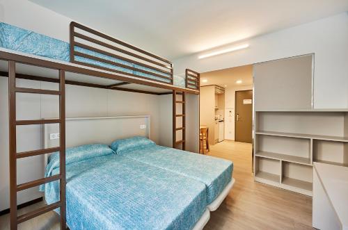 Imagen de la habitación del Albergue Abat Oliba. Foto 16