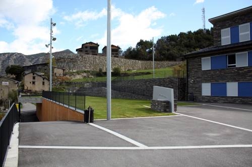 Imagen de los exteriores del Albergue Alberg La Comella. Foto 4