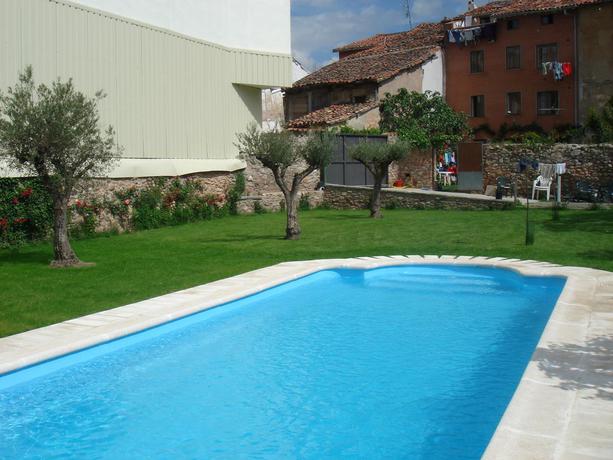 Imagen de la piscina del Albergue Albergue Cuatro Cantones (Exclusivo Para Peregrinos). Foto 10