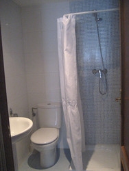 Imagen de la habitación del Albergue Albergue Tur&iacute;stico Rio Aragon. Foto 6