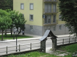 Imagen de los exteriores del Albergue Albergue Tur&iacute;stico Rio Aragon. Foto 8