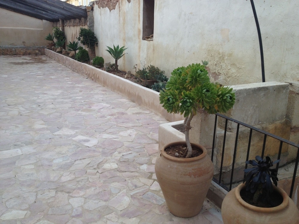 Imagen de los exteriores del Albergue Bhg Hostel Secar De La Real. Foto 10
