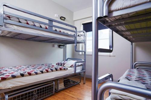 Imagen de la habitación del Albergue Bru Bar & Hostel. Foto 16