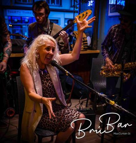 Imagen general del Albergue Bru Bar & Hostel. Foto 8