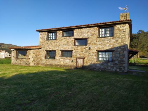 Imagen de los exteriores del Albergue Cami&ntilde;o da Vieira. Foto 3