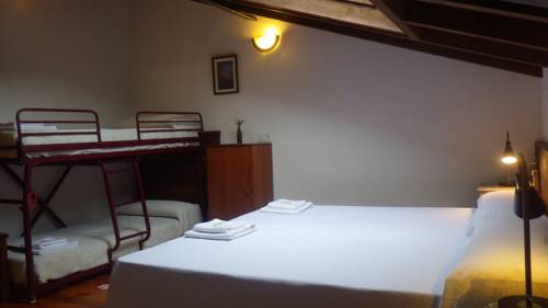 Imagen de la habitación del Albergue Casa De La Monta&ntilde;a. Foto 2