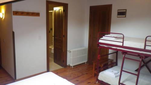 Imagen de la habitación del Albergue Casa De La Monta&ntilde;a. Foto 5