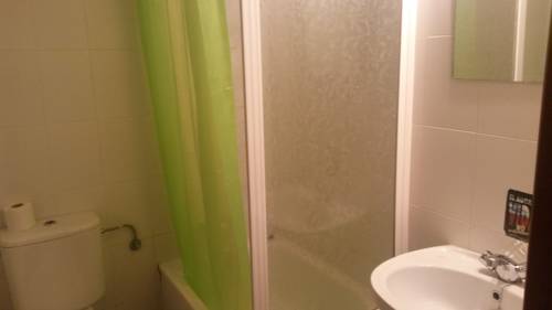 Imagen de la habitación del Albergue Ciudad De C&aacute;ceres. Foto 4