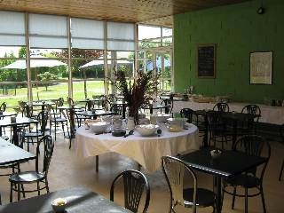 Imagen del bar/restaurante del Albergue Corrib Village. Foto 2