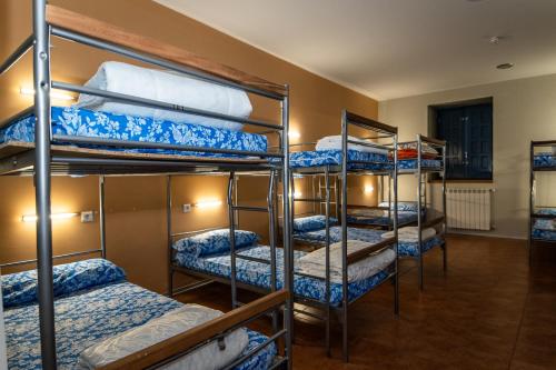 Imagen de la habitación del Albergue De Cu&eacute;llar. Foto 19