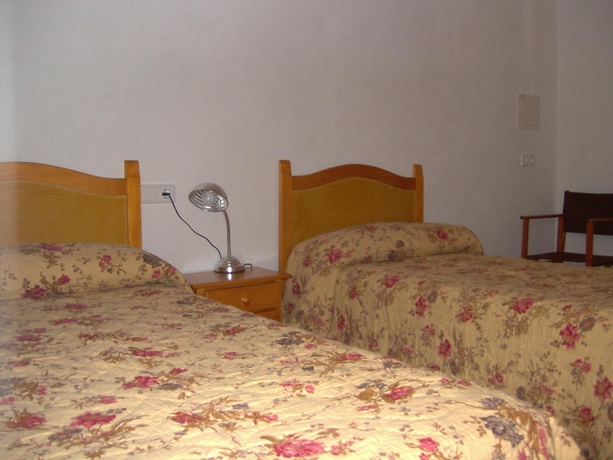 Imagen de la habitación del Albergue El Claustre de Ciutadella. Foto 13