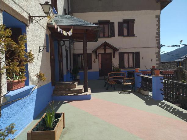 Imagen de los exteriores del Albergue El &uacute;ltimo Bucardo. Foto 10