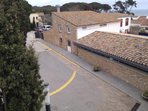 Imagen general del Albergue Emp&uacute;ries. Foto 1