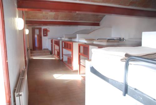 Imagen de la habitación del Albergue Emp&uacute;ries. Foto 6