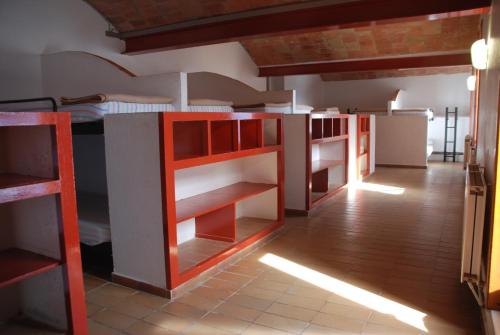 Imagen de la habitación del Albergue Emp&uacute;ries. Foto 7