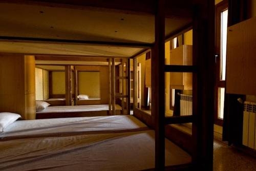 Imagen de la habitación del Albergue Escola De Pirag&uuml;isme De Sort. Foto 11