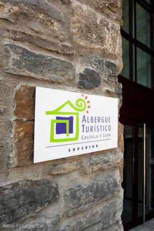 Imagen de los exteriores del Albergue Francisco Giner De Los Rios. Foto 8