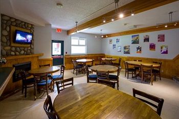 Imagen del bar/restaurante del Albergue Hi Banff Alpine Centre - Hostel. Foto 6