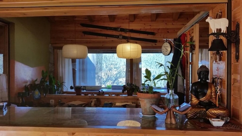 Imagen del bar/restaurante del Albergue Hostal Xalet Refugi Pere Carné - Hostel. Foto 2