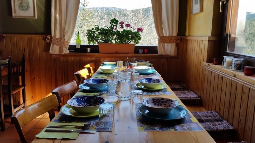 Imagen del bar/restaurante del Albergue Hostal Xalet Refugi Pere Carné - Hostel. Foto 3