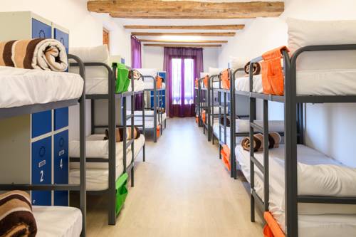 Imagen de la habitación del Albergue Hostel Valderrobres. Foto 6