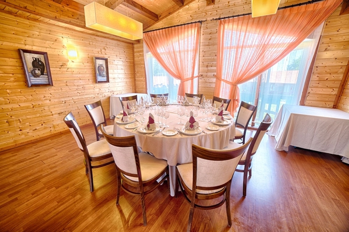 Imagen del bar/restaurante del Albergue Hotel Alda Palas De Rei. Foto 5