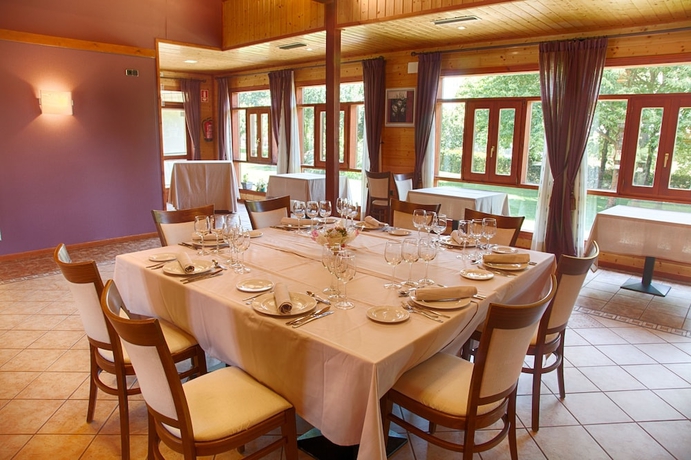 Imagen del bar/restaurante del Albergue Hotel Alda Palas De Rei. Foto 6