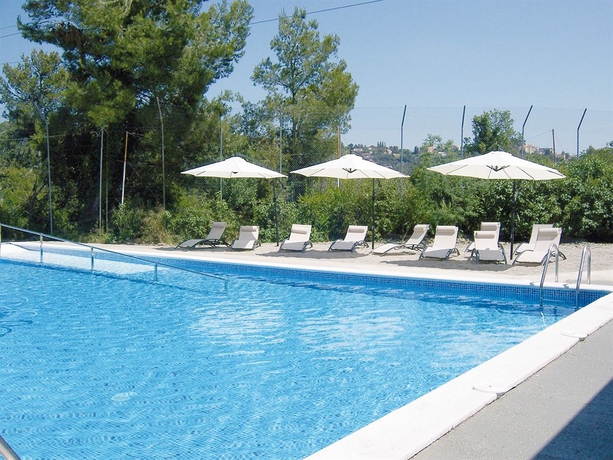 Imagen de la piscina del Albergue Inout. Foto 14