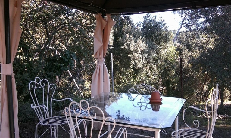 Imagen de los exteriores del Albergue Inout. Foto 8