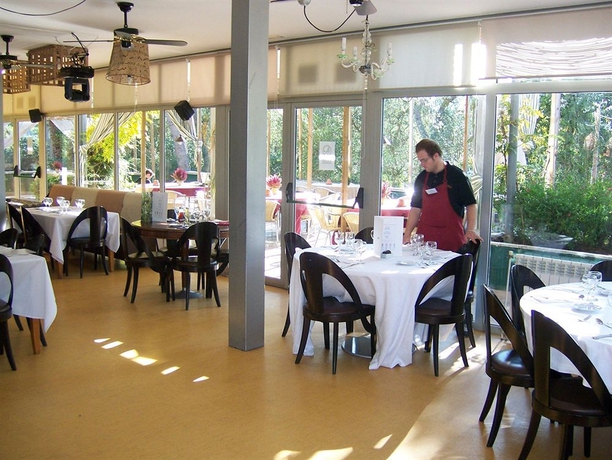 Imagen del bar/restaurante del Albergue Inout. Foto 6