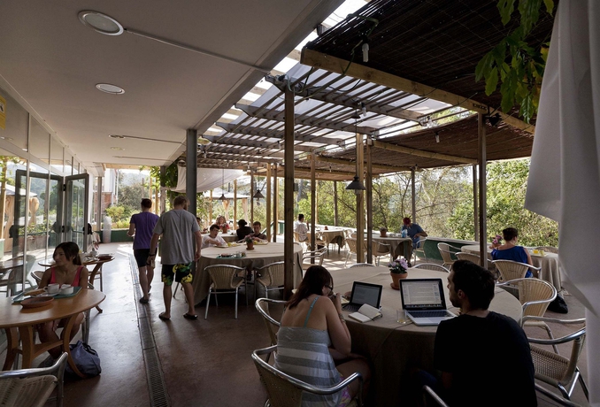 Imagen de los exteriores del Albergue Inout. Foto 9