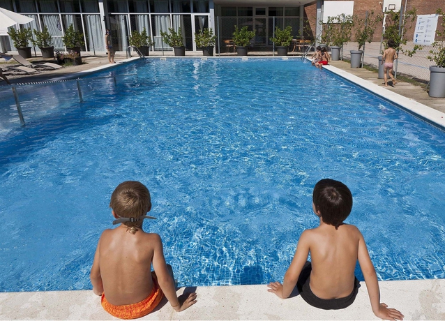 Imagen de la piscina del Albergue Inout. Foto 16