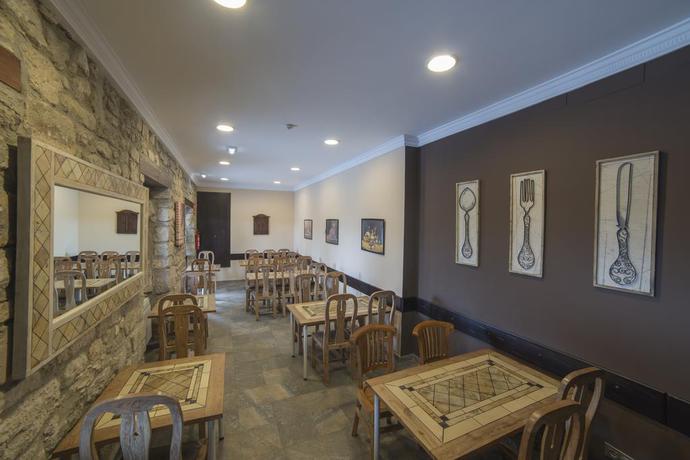 Imagen del bar/restaurante del Albergue La Fábrica. Foto 2