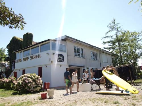 Imagen general del Albergue Latas Surf House. Foto 9