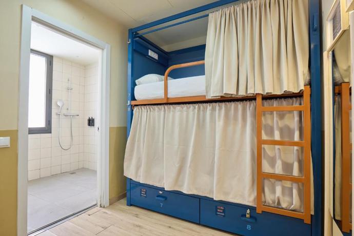 Imagen de la habitación del Albergue Latroupe Poblenou Beach. Foto 5