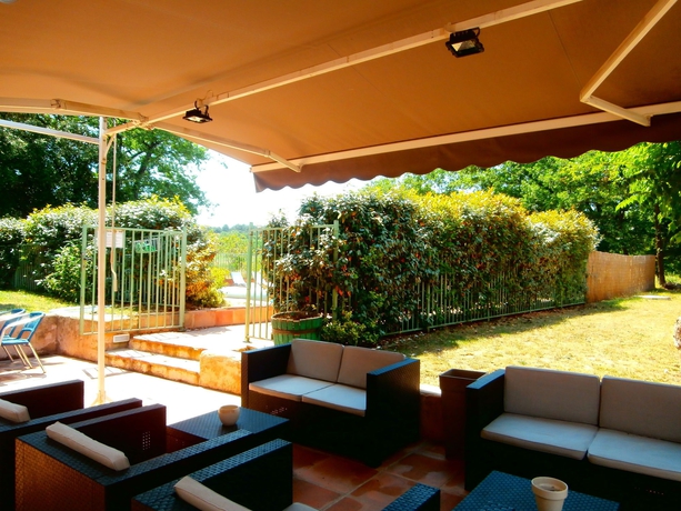 Imagen de los exteriores del Albergue Le Mas De Fanny. Foto 15