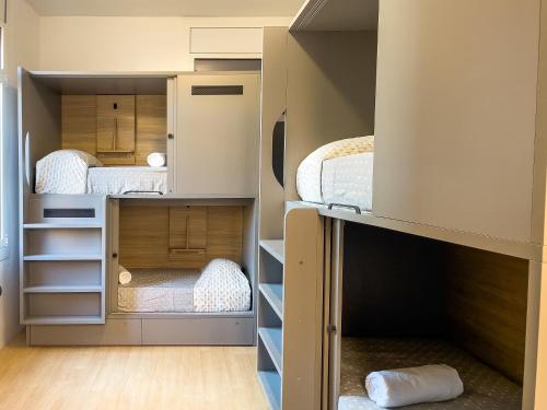 Imagen de la habitación del Albergue Leevin Stay Barcelona. Foto 15